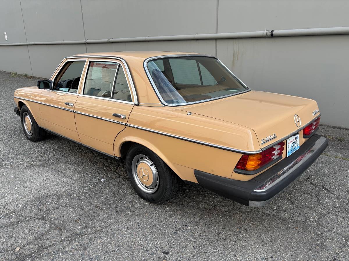 Mercedes-240d-diesel-1977-3