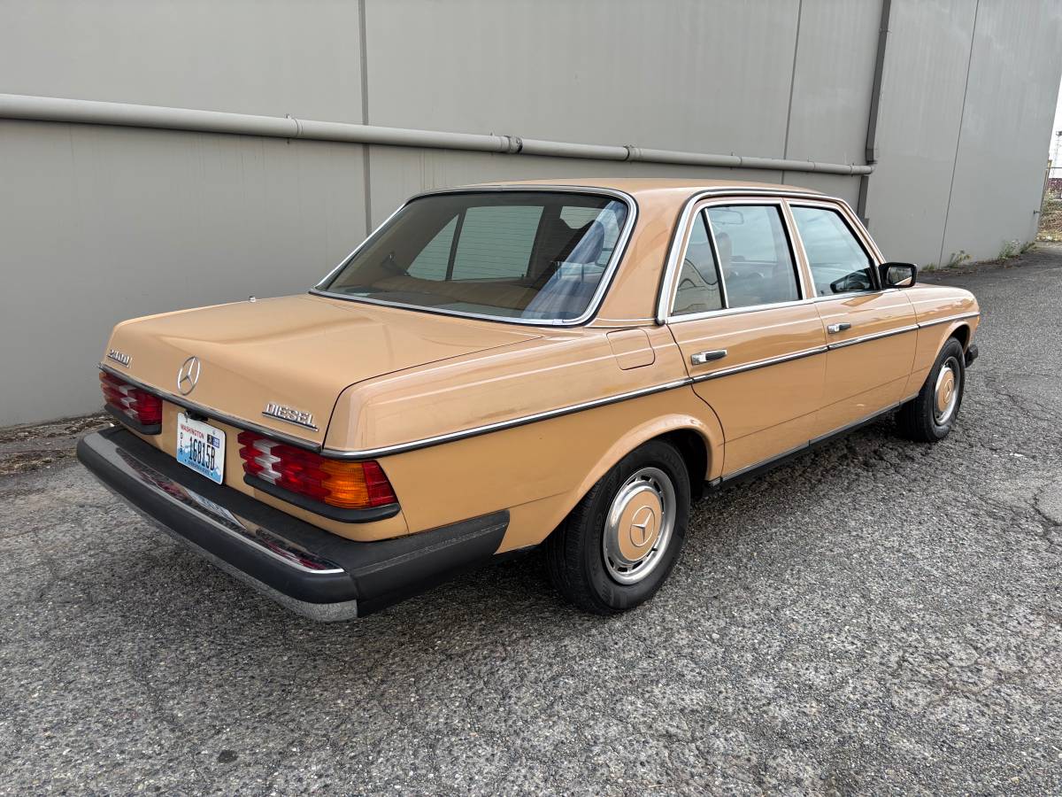 Mercedes-240d-diesel-1977-6