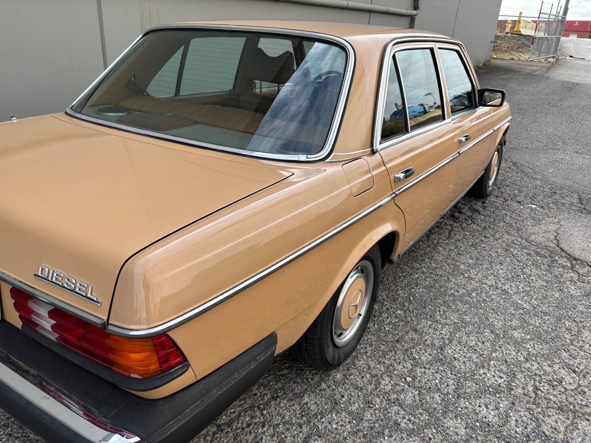 Mercedes-240d-diesel-1977-7