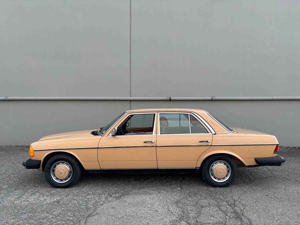Mercedes-240d-diesel-1977-8