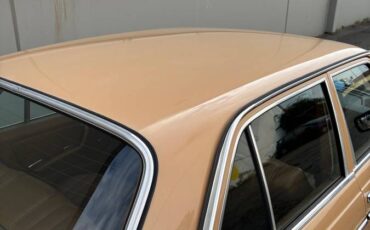 Mercedes-240d-diesel-1977-9