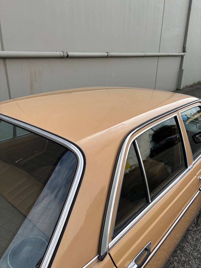 Mercedes-240d-diesel-1977-9