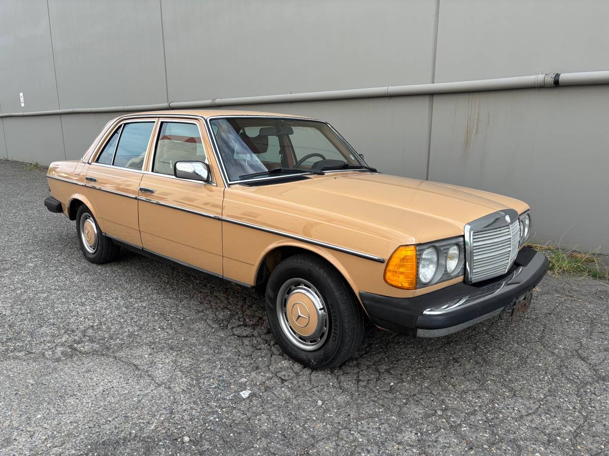 Mercedes-240d-diesel-1977