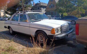 Mercedes-240d-diesel-1978-1
