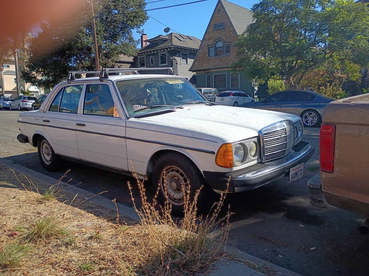Mercedes-240d-diesel-1978-1