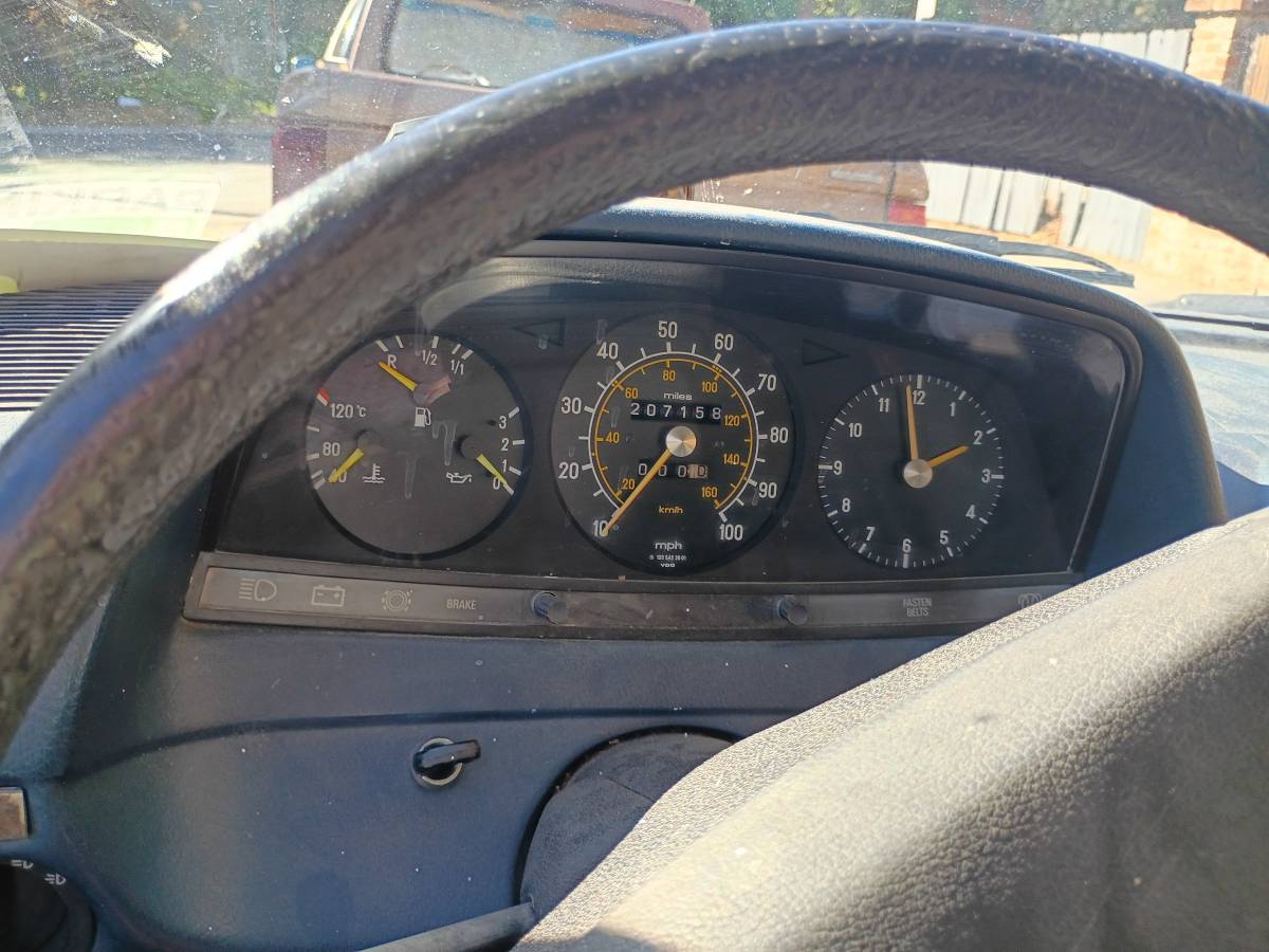 Mercedes-240d-diesel-1978-2