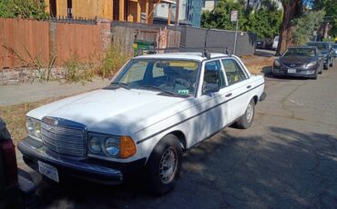 Mercedes-240d-diesel-1978-3