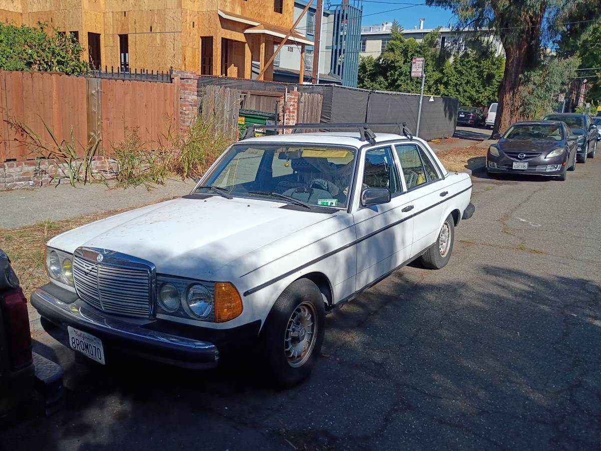 Mercedes-240d-diesel-1978-3