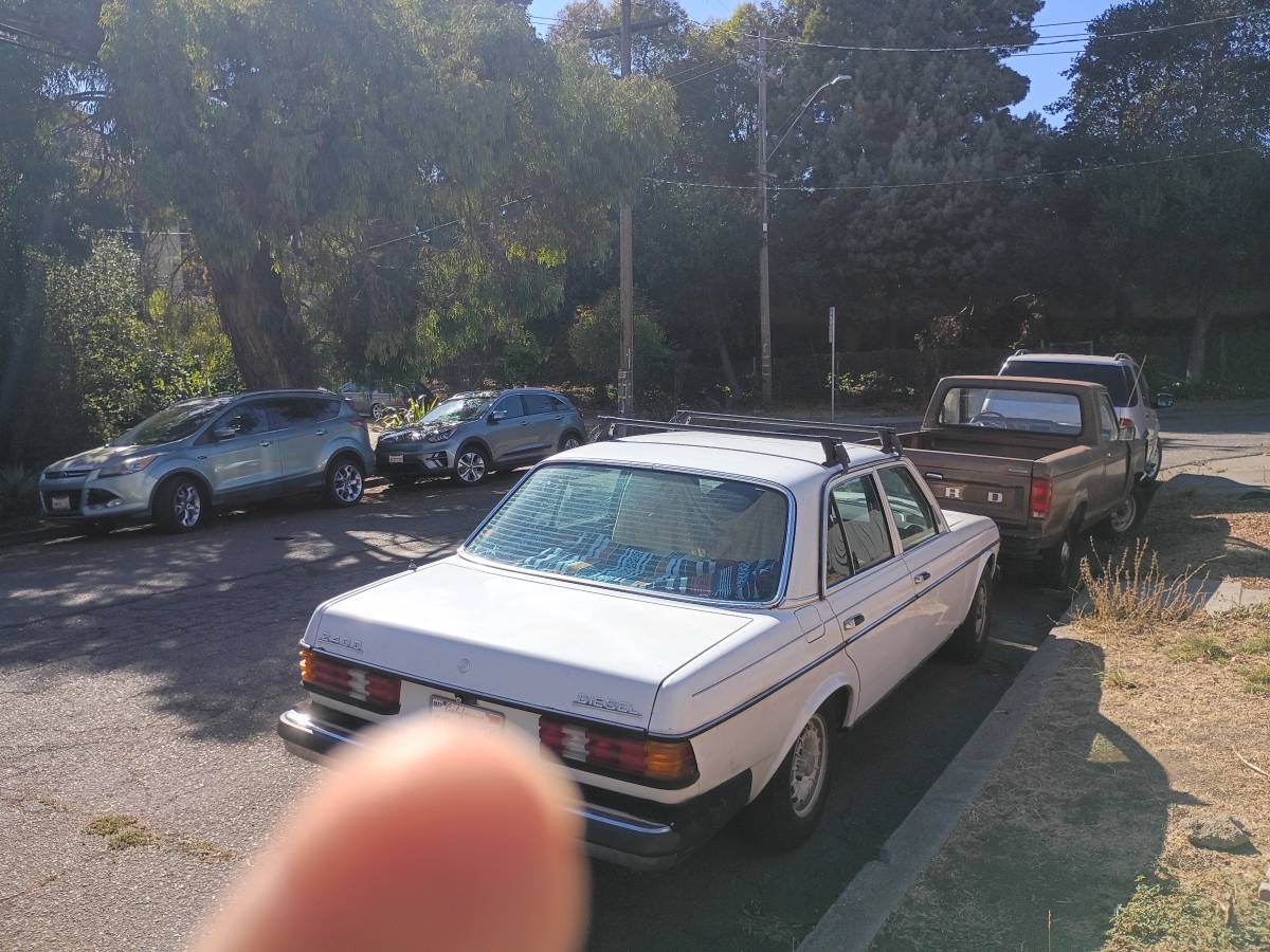 Mercedes-240d-diesel-1978-4