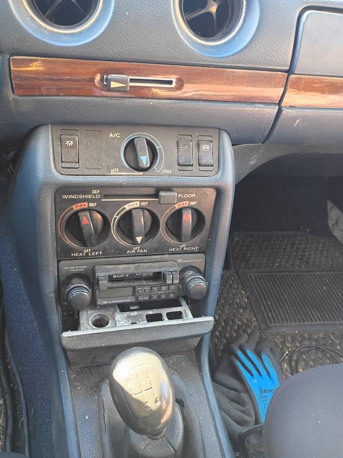 Mercedes-240d-diesel-1978-5