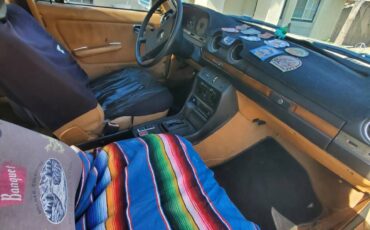 Mercedes-240d-diesel-1981-2