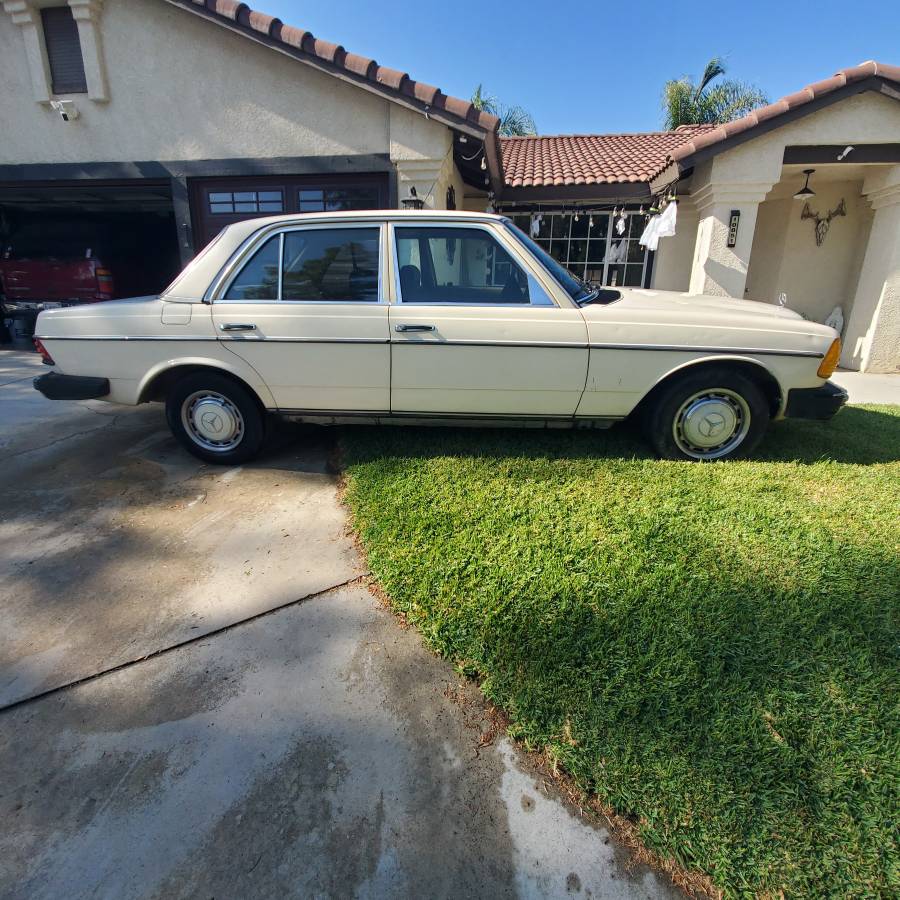 Mercedes-240d-diesel-1981-4