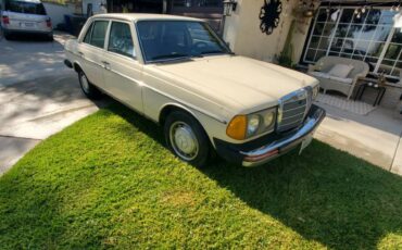 Mercedes-240d-diesel-1981-5