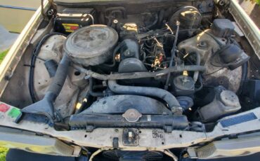 Mercedes-240d-diesel-1981-7