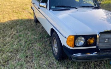 Mercedes-280-e-1981-white-22