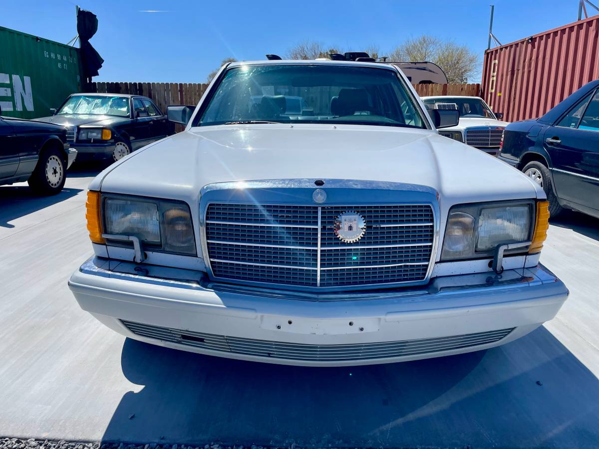 Mercedes-300-se-1991-white-1