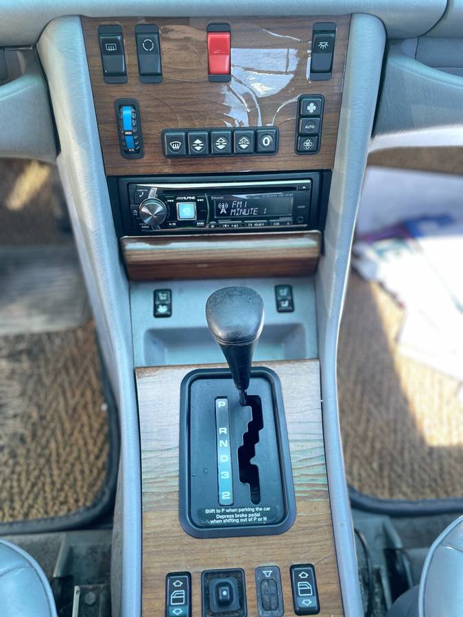 Mercedes-300-se-1991-white-10