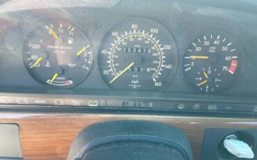 Mercedes-300-se-1991-white-11