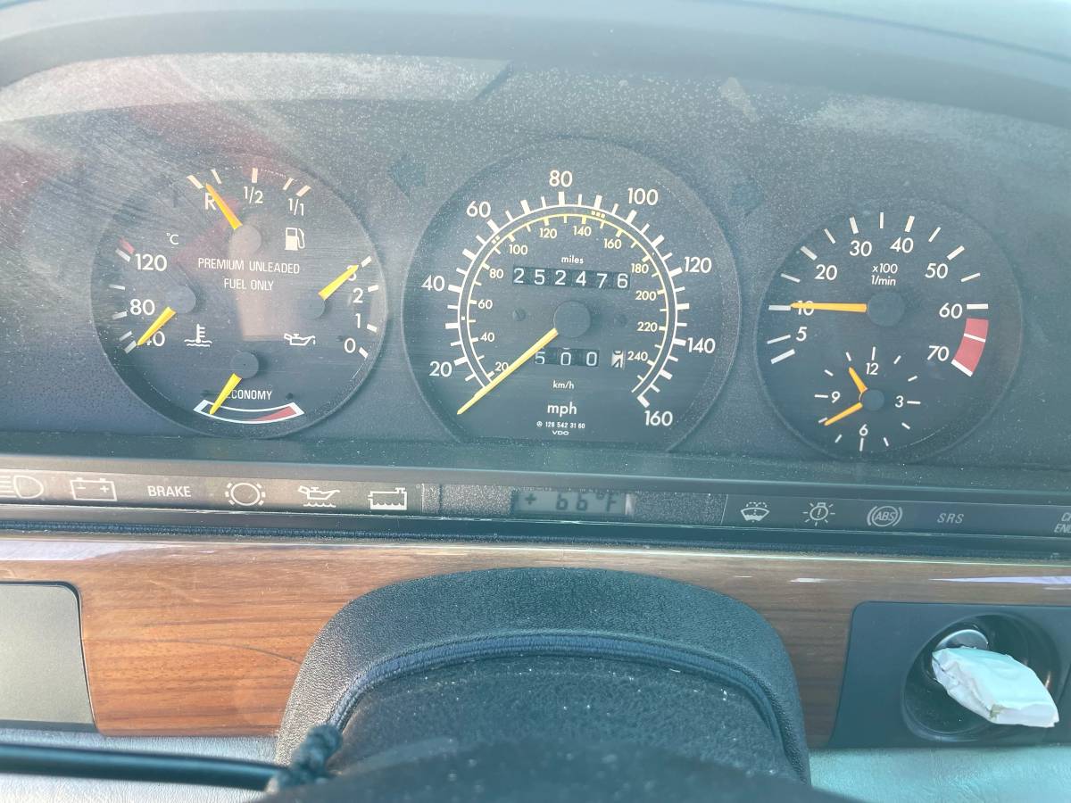 Mercedes-300-se-1991-white-11
