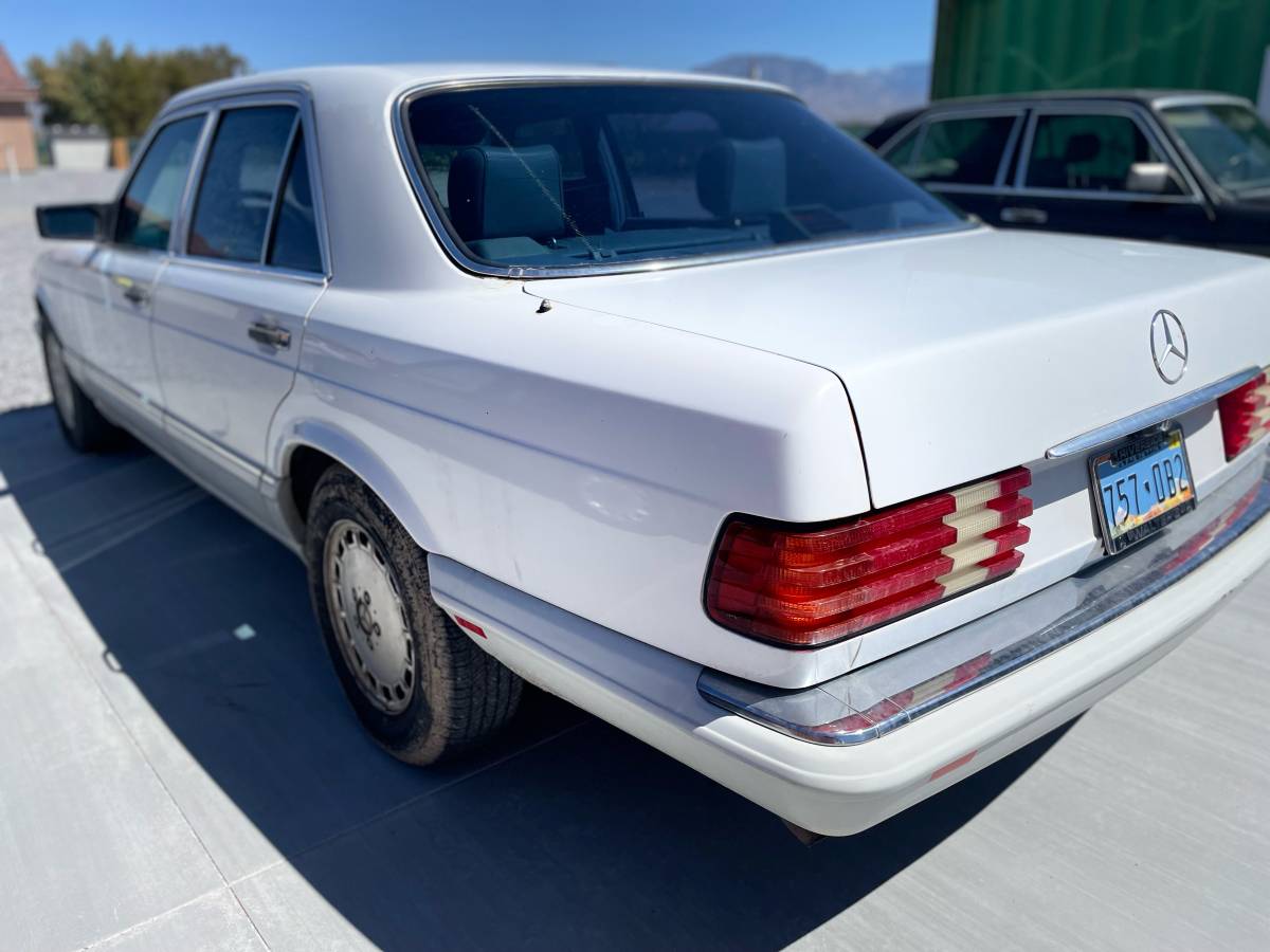 Mercedes-300-se-1991-white-2