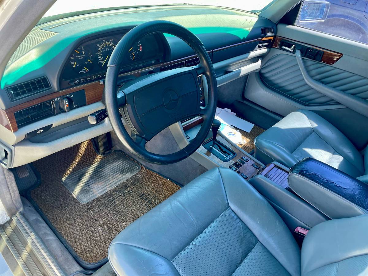 Mercedes-300-se-1991-white-4