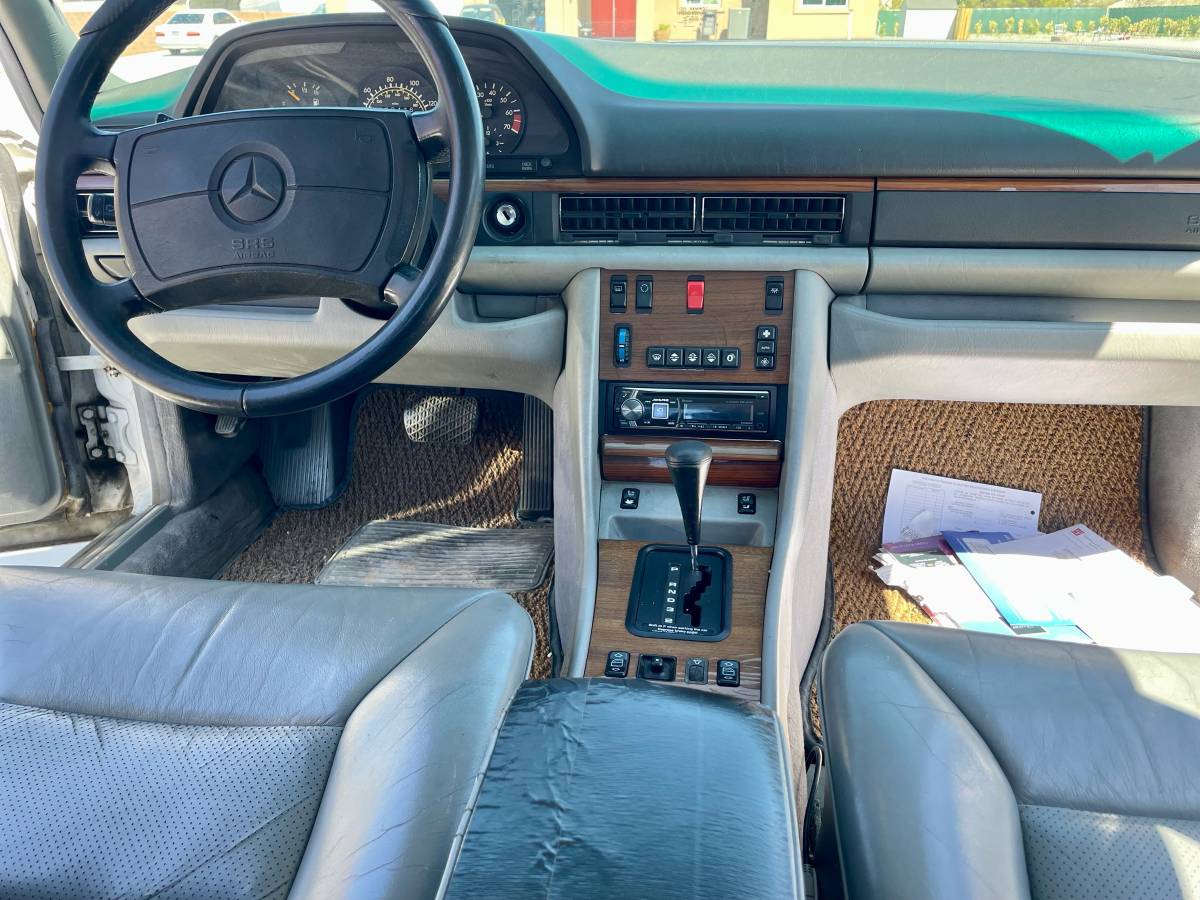 Mercedes-300-se-1991-white-6