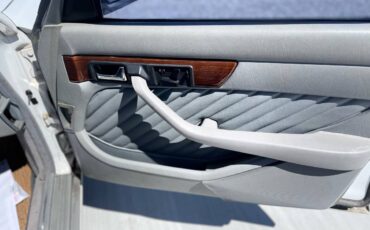 Mercedes-300-se-1991-white-8