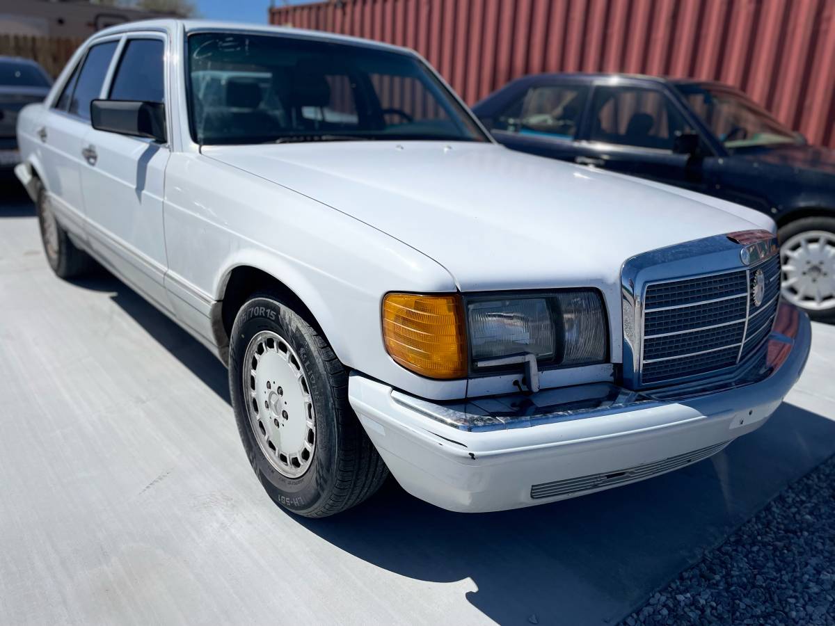 Mercedes-300-se-1991-white-9