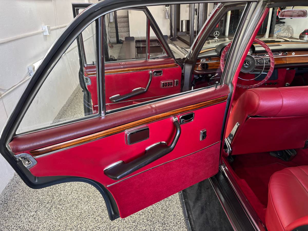 Mercedes-300-sel-1967-silver-12