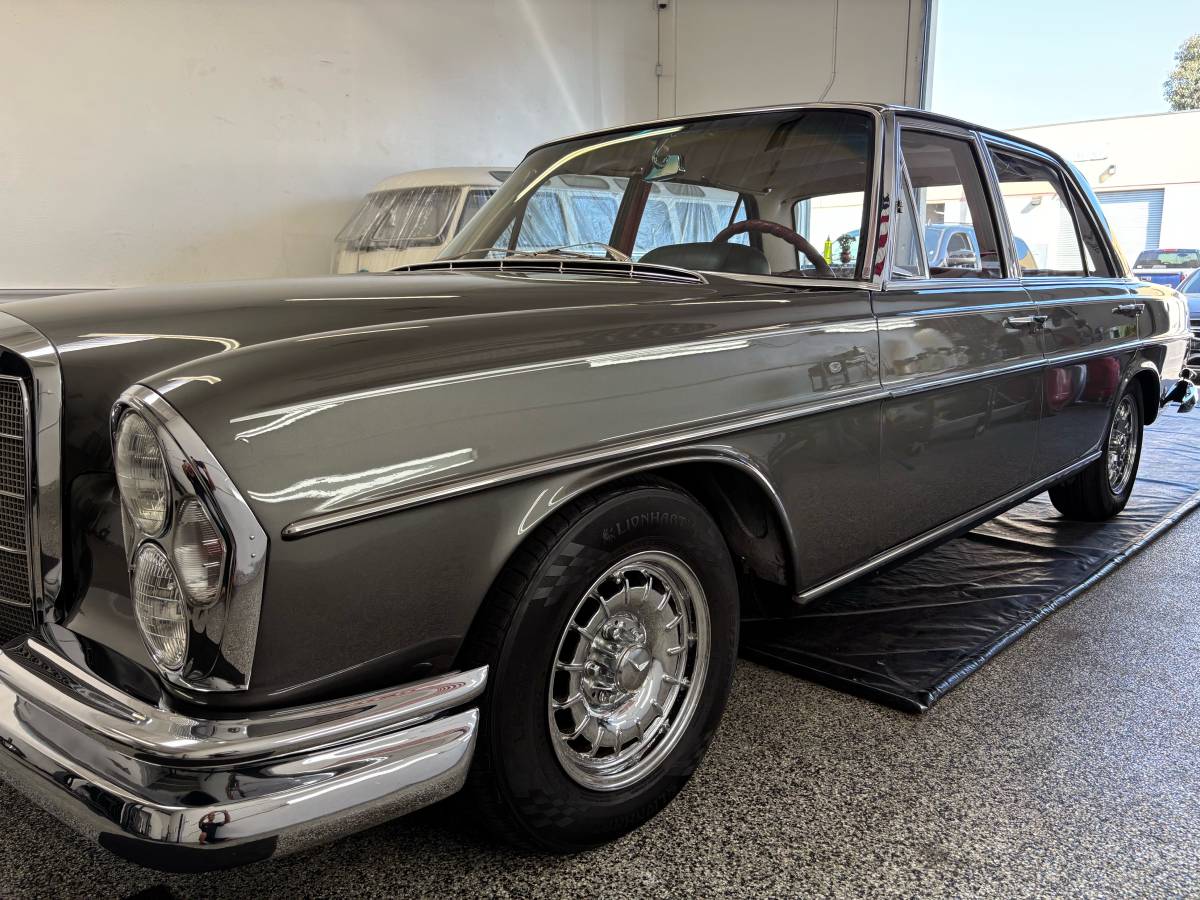 Mercedes-300-sel-1967-silver-34