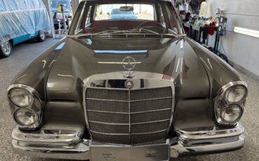 Mercedes-300-sel-1967-silver-40