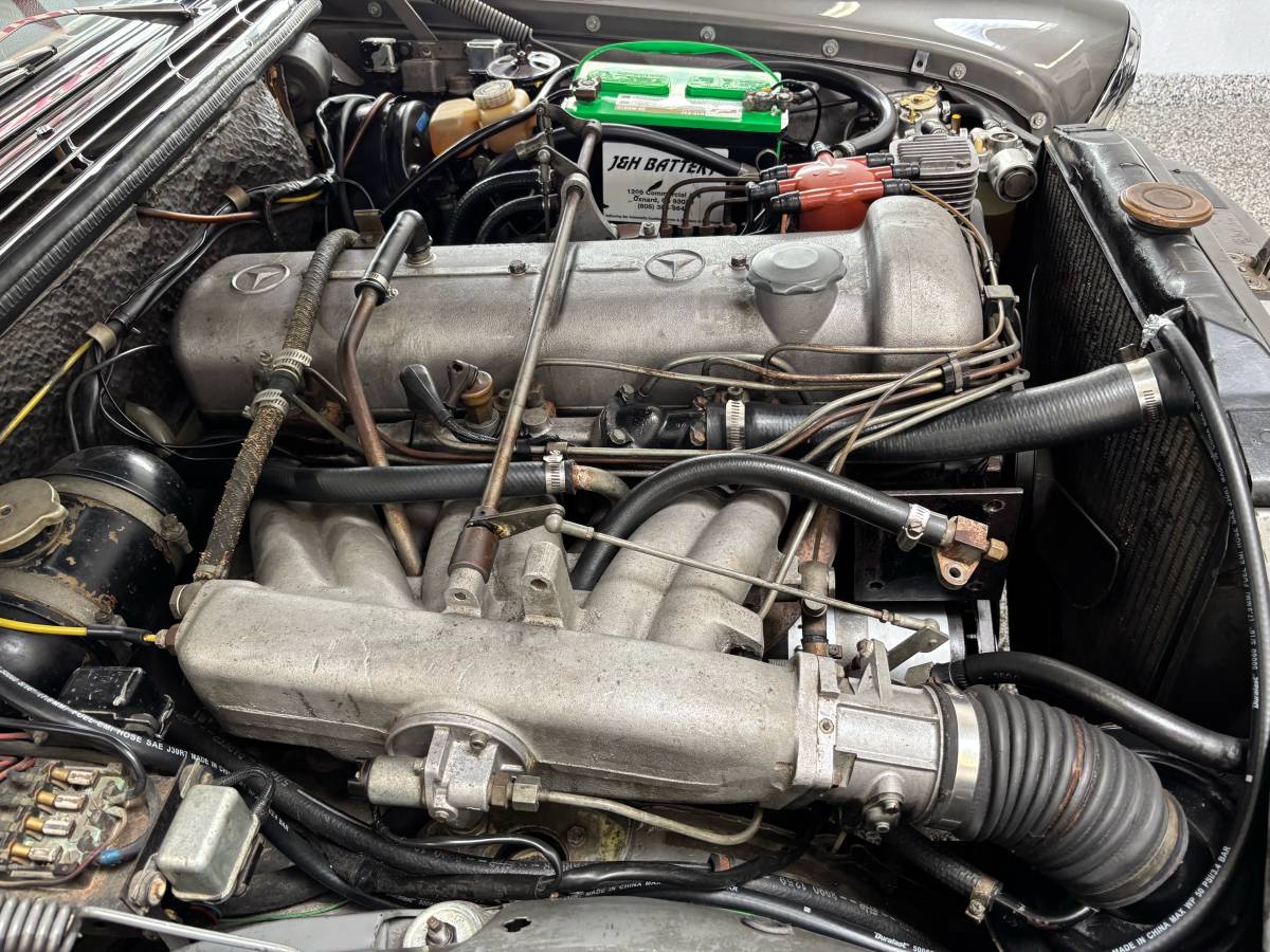 Mercedes-300-sel-1967-silver-48