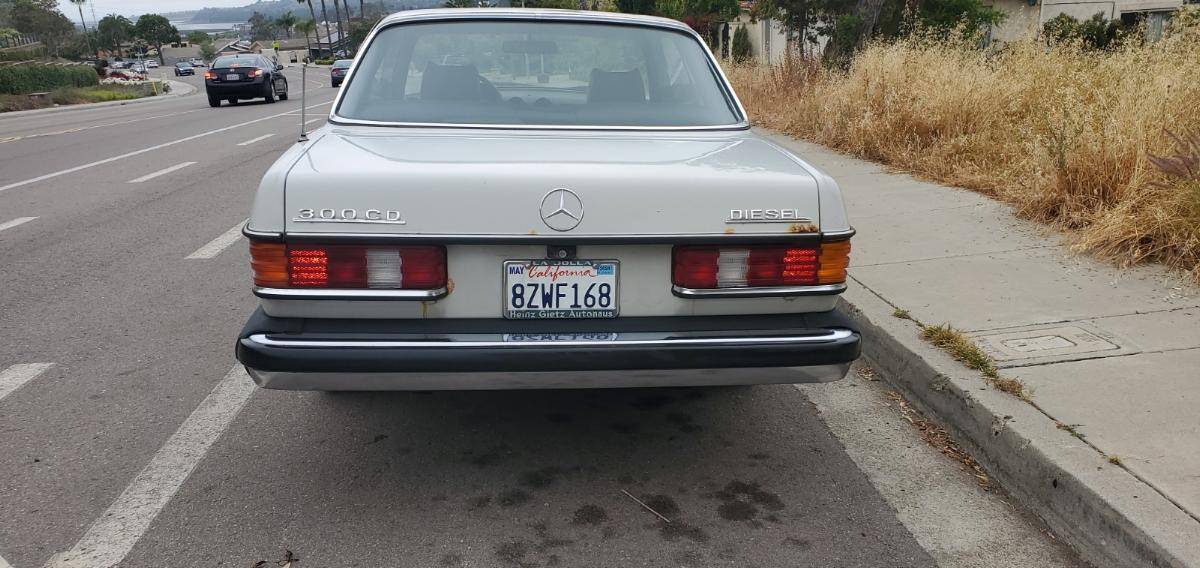 Mercedes-300cd-diesel-1978-grey-2