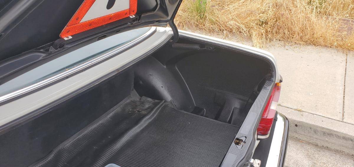 Mercedes-300cd-diesel-1978-grey-4