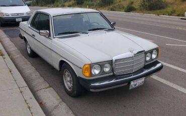 Mercedes-300cd-diesel-1978-grey-5
