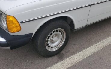 Mercedes-300cd-diesel-1978-grey-7