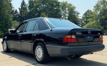 Mercedes-300e-1993-3
