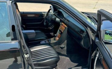Mercedes-300e-1993-5