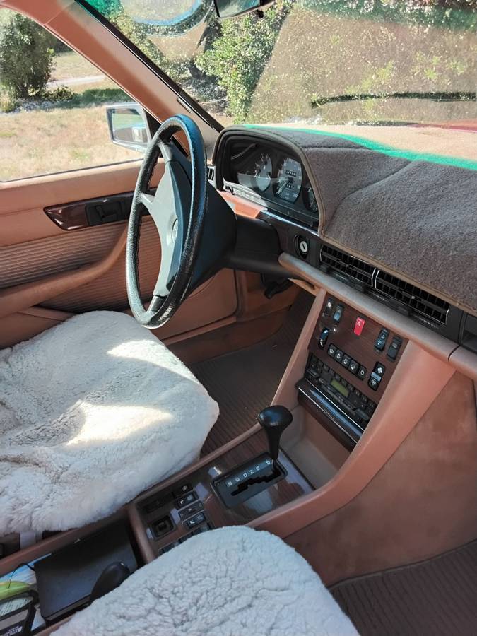 Mercedes-300sd-diesel-1983-red-1