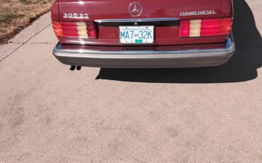 Mercedes-300sd-diesel-1983-red-10