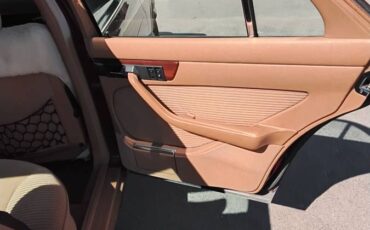 Mercedes-300sd-diesel-1983-red-4