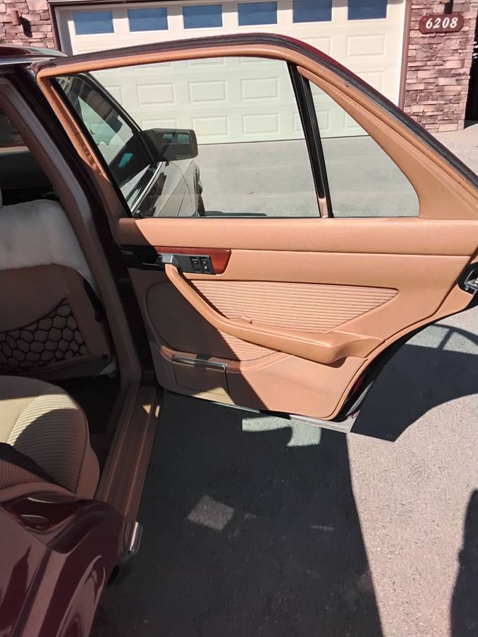 Mercedes-300sd-diesel-1983-red-4