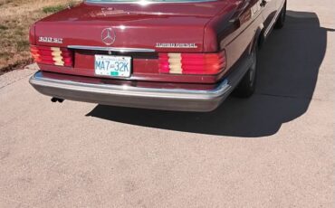 Mercedes-300sd-diesel-1983-red-5