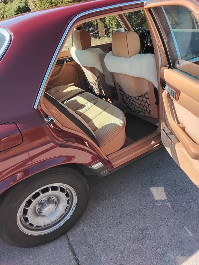 Mercedes-300sd-diesel-1983-red-6