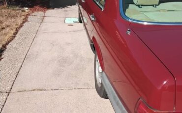 Mercedes-300sd-diesel-1983-red-8
