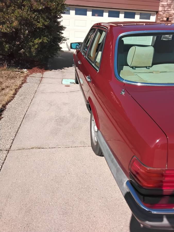 Mercedes-300sd-diesel-1983-red-8