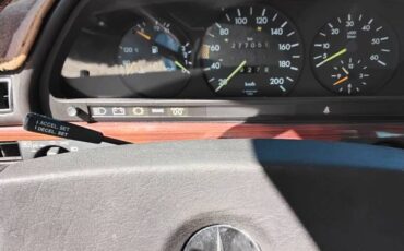 Mercedes-300sd-diesel-1983-red-9