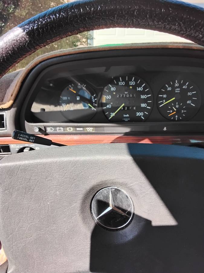 Mercedes-300sd-diesel-1983-red-9