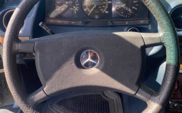 Mercedes-300td-diesel-1983-11