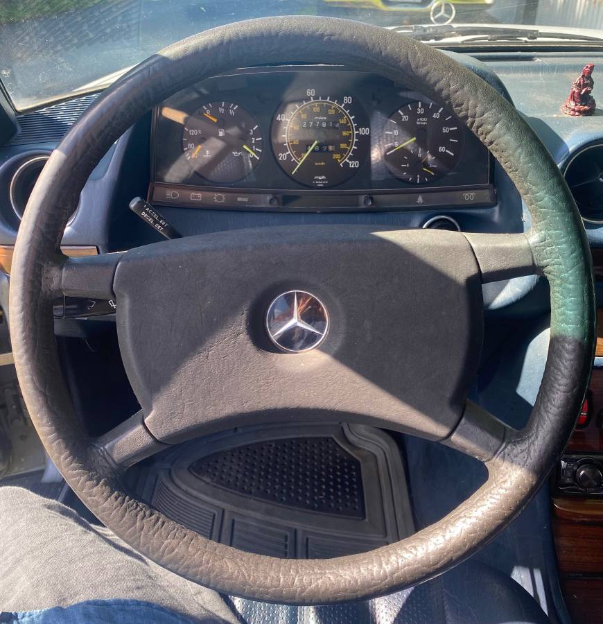 Mercedes-300td-diesel-1983-11